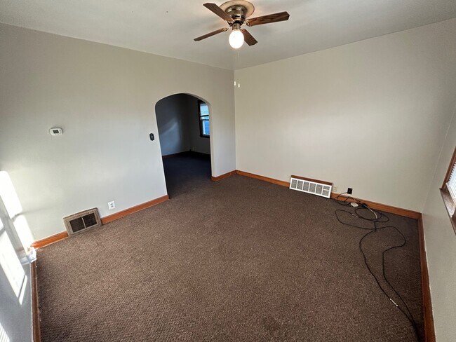 Building Photo - Charming 2BED/1BATH Southside Upper