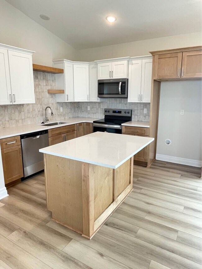 Building Photo - 5496 N Toben Dr