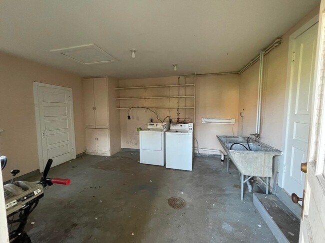 Laundry/Storage room - 329 N 2nd St