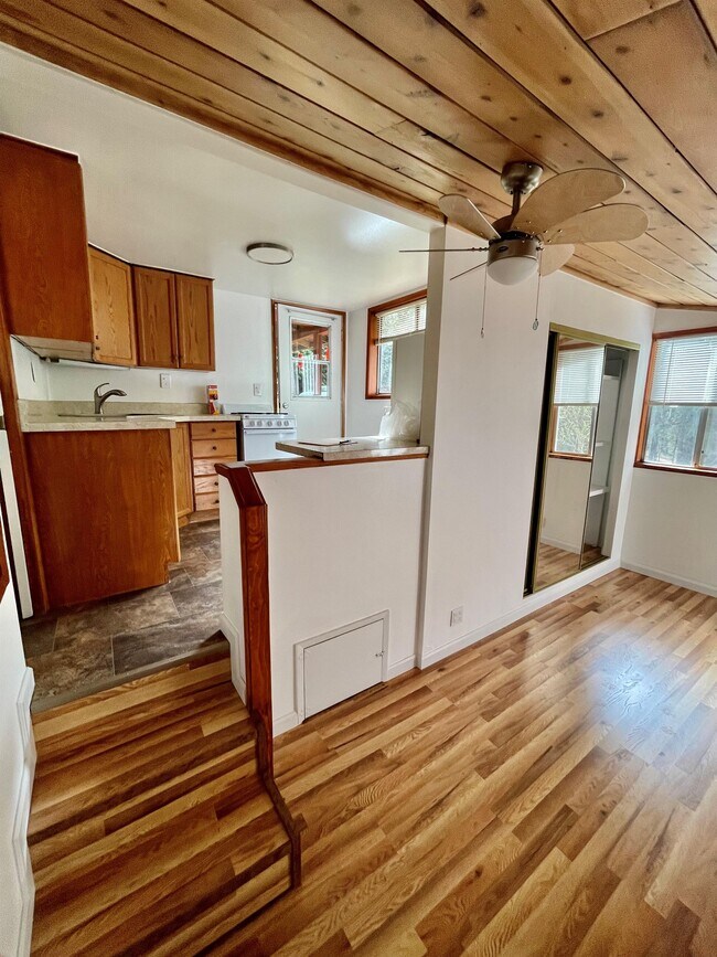 Building Photo - 11821 Lorraine Pl