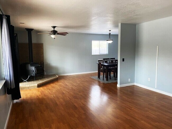 Building Photo - Looking For a Nice Home w/ a Pool for the ...