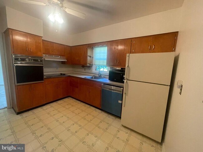 Foto del edificio - 44028 Joy Chapel Rd