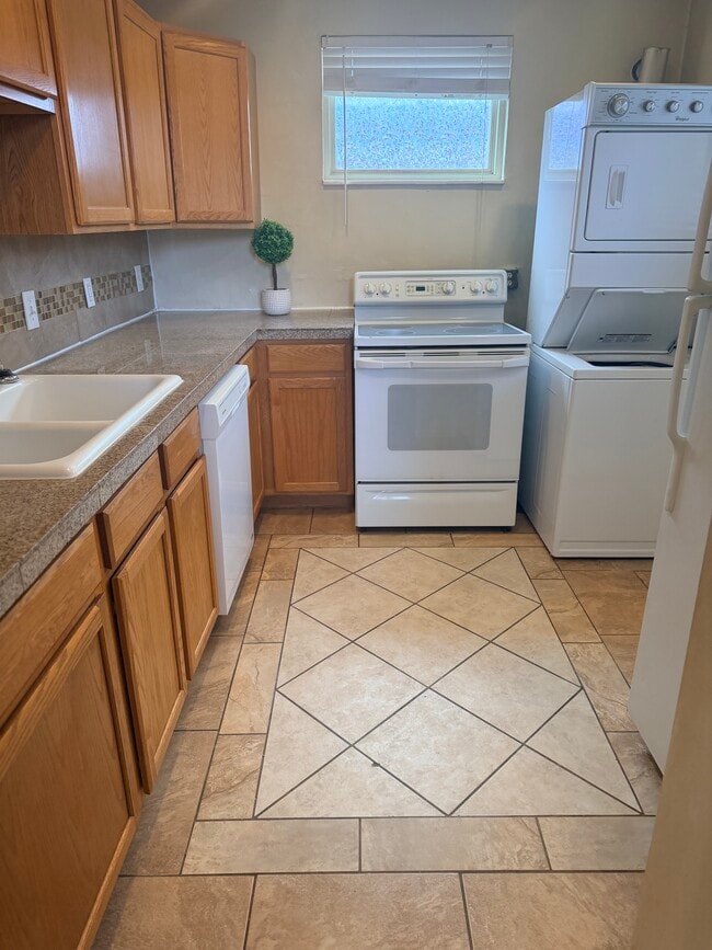 Kitchen - 2075 S Acoma St
