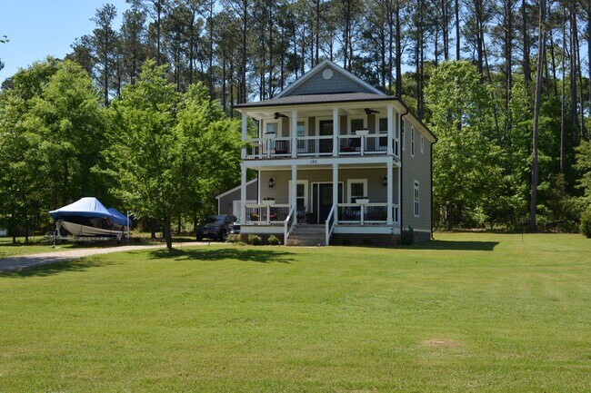 Foto del edificio - Charleston Charm on Lake Gaston -- HubQuar...