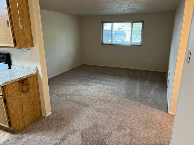 Living area - Hunter's Path Apartments