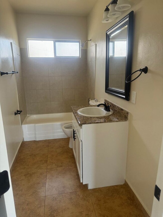 One Bedroom Apt - Sepulveda Apartments