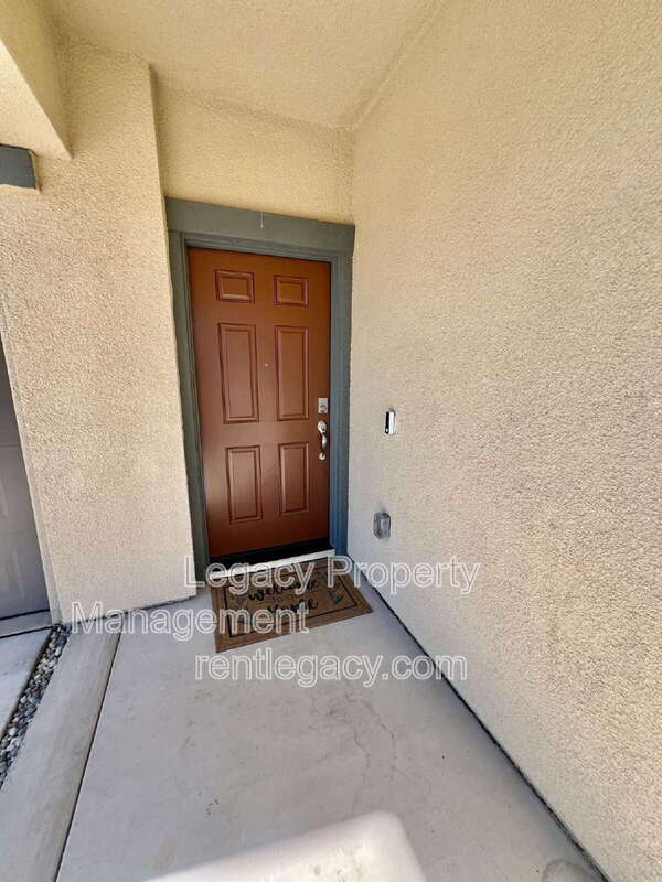 Building Photo - 3215 Center Dr