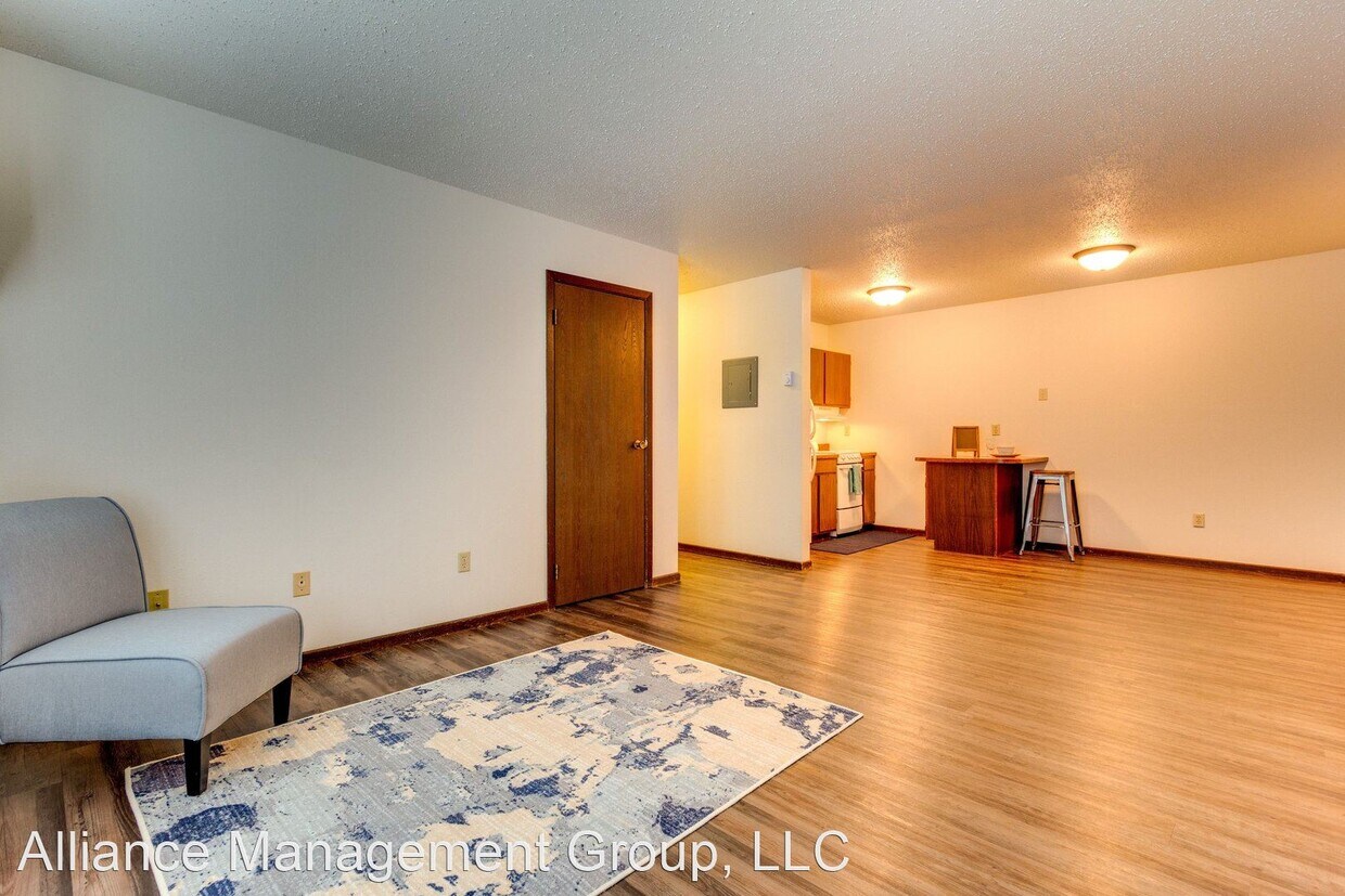 Primary Photo - 901 10th Ave W