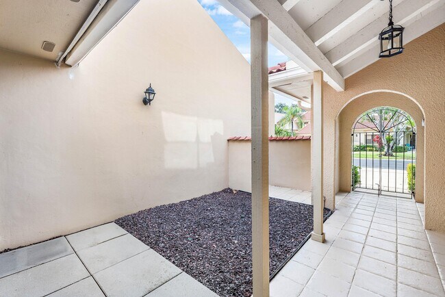 Foto del edificio - 816 Windermere Way