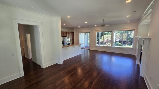 Building Photo - Private, peaceful home on nearly half an a...