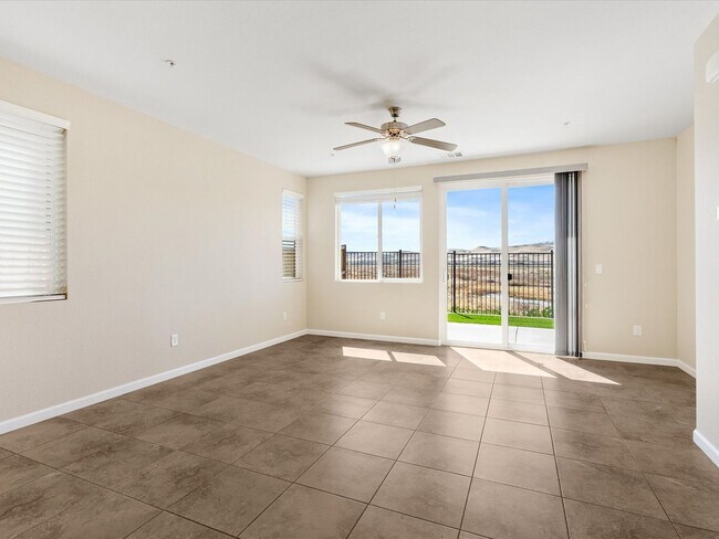 Foto del edificio - The Juniper - Beautiful 3 Bedroom, 2.5 Bat...