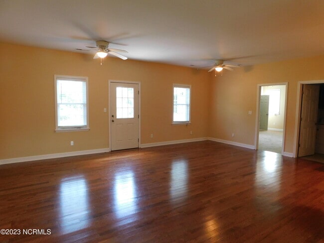Building Photo - 111 Red Drum Ln