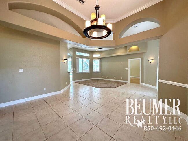 Foto del edificio - Tranquil Retreat on Naples Drive with Pool