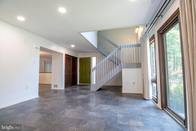 Foto del edificio - 6277 Occoquan Forest Dr