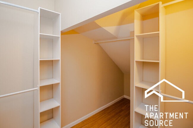 Foto del edificio - 2447 N Clybourn Ave