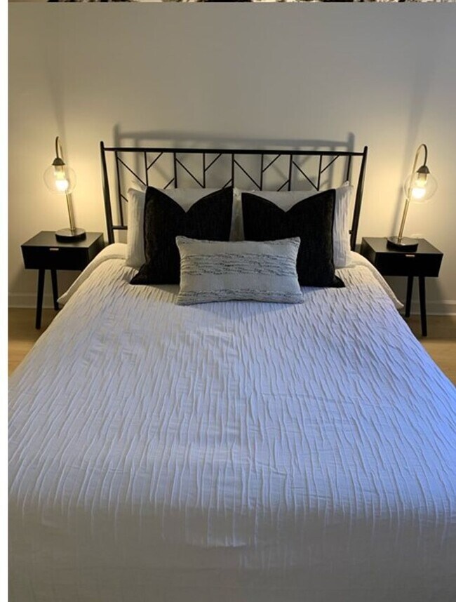 Building Photo - 4 Grand Hall