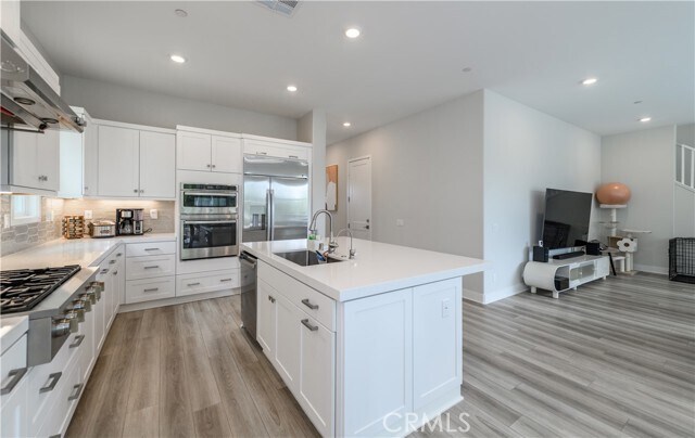Building Photo - 605 Serrano Summit Dr