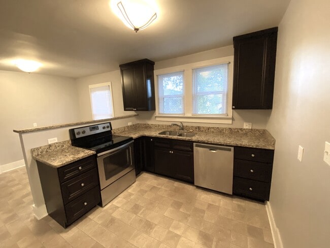 Kitchen and Dining Area - 714 Old Grove Rd