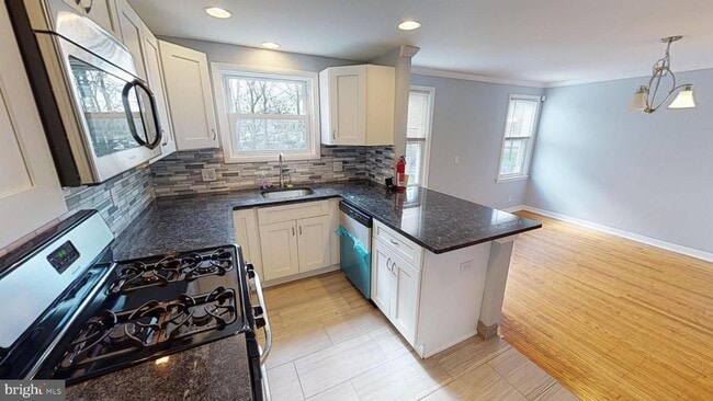 Building Photo - 308 Comly Ave