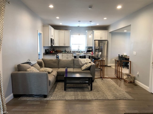 Building Photo - 2 br, 2 bath  - 35 Pope St Apt 1