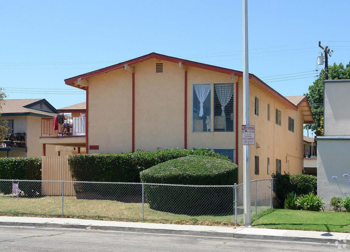 Building Photo - 2117 Mariposa St