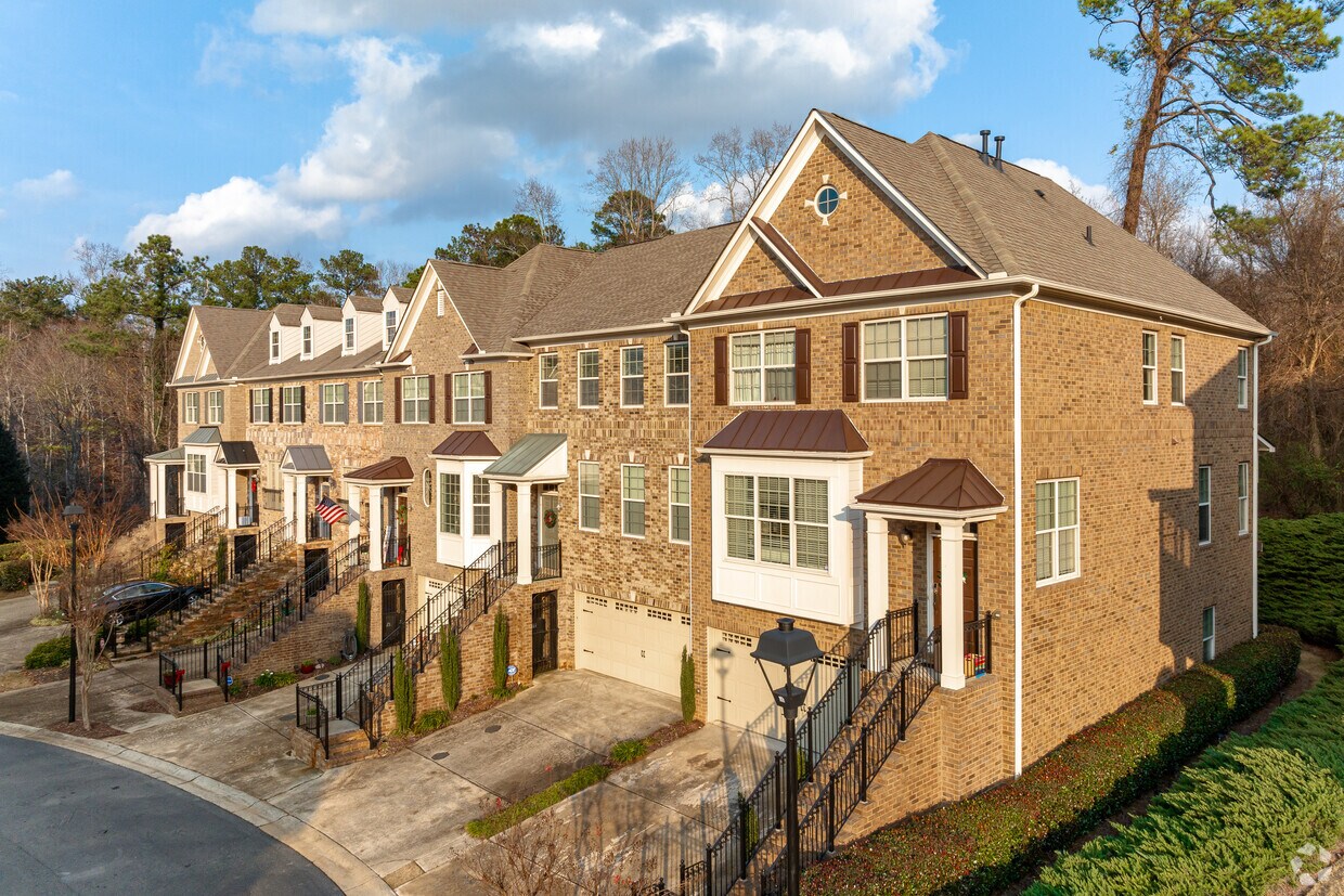 Manchester Place Apartments in Roswell, GA