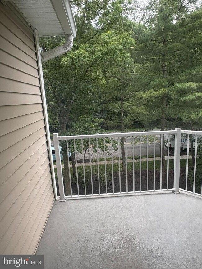 Building Photo - 109 Versailles Ct