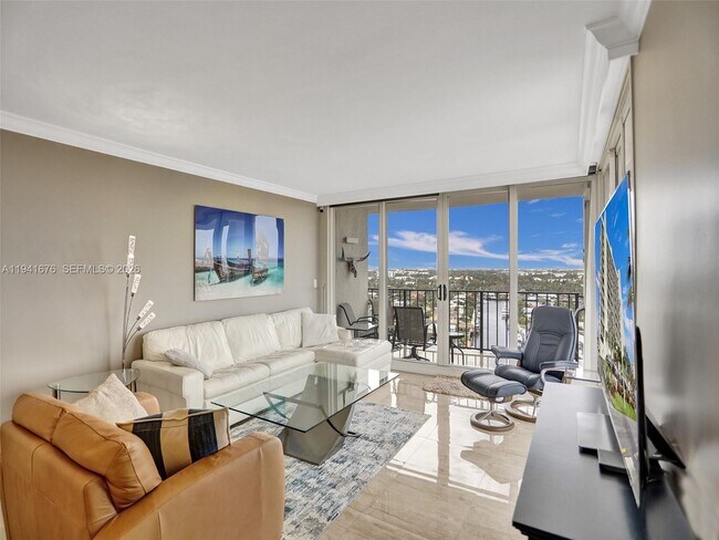 Foto del edificio - 521 N Riverside Dr