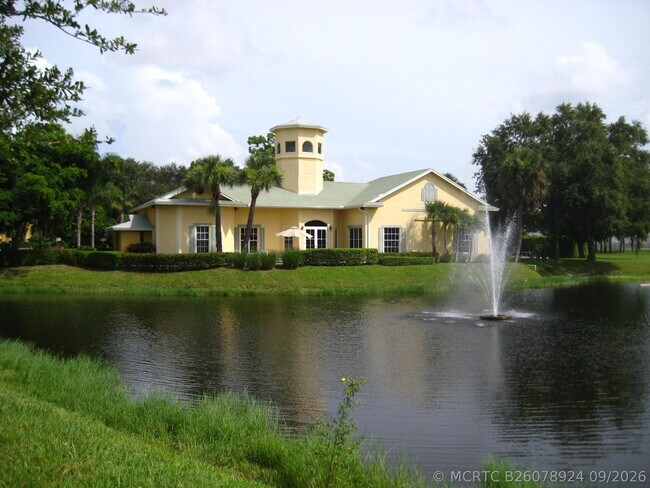 Foto del edificio - 318 Meadows Cir