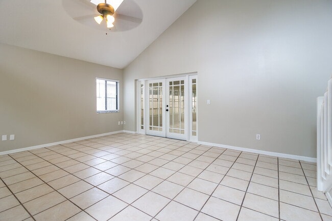 Building Photo - 1067 Manigan Ave