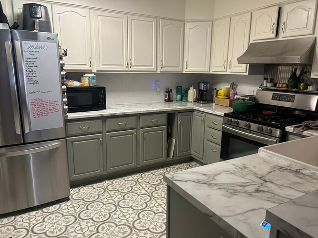 Building Photo - 2641 S Xanadu Way