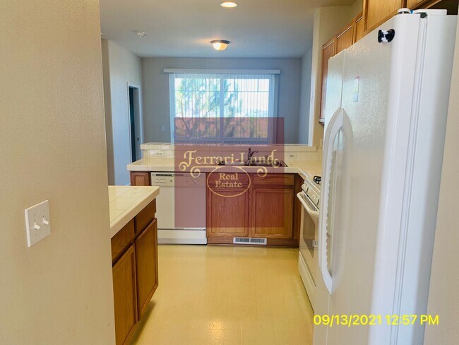 Foto del edificio - Townhome near UNR, 2 bedroom 2.5 bathroom ...