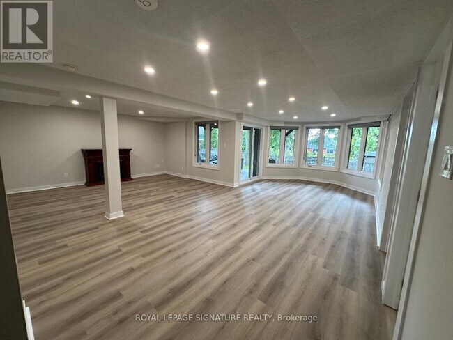 Photo du bâtiment - 160 Bristol Rd