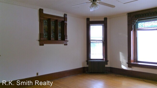 Building Photo - 2-421-422 N Franklin St