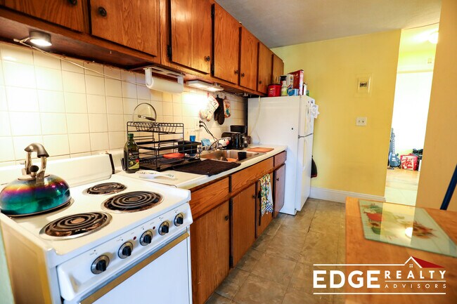 Building Photo - 178 Brighton Ave