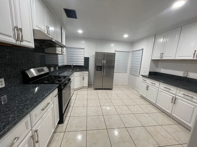 Foto del edificio - 7521 Amigo Ave