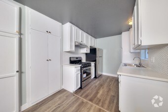 Foto principal - 6021 Carlton Way