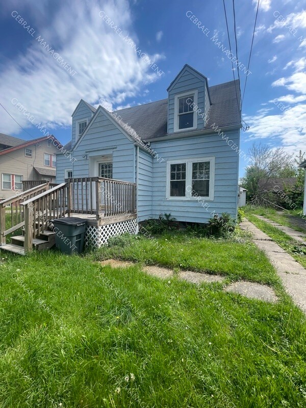 Building Photo - 432 S 15th St.