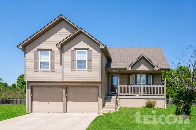 Building Photo - 1716 Lynn Cir