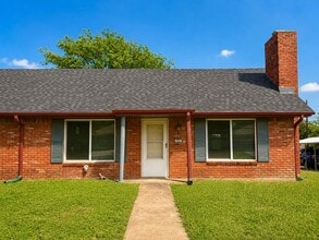 Building Photo - 707 Apache Dr