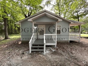 Building Photo - 105 Horsecreek Rd