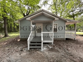 Building Photo - 105 Horsecreek Rd