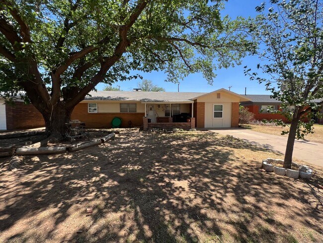 Building Photo - Located Near LCU Campus & Close Access to ...