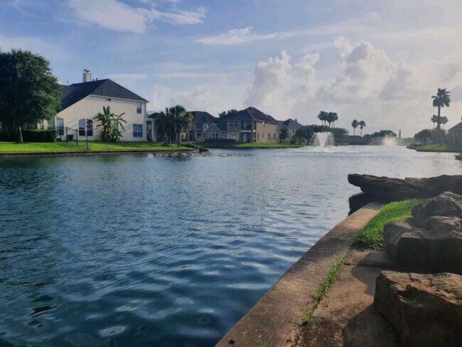 Foto del edificio - 4 Bedroom Single Family Home in Sugar Land
