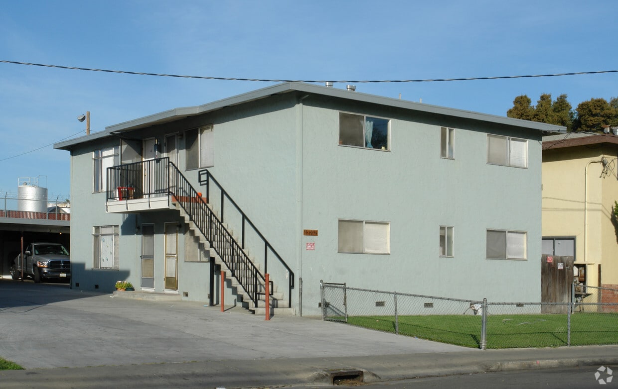Primary Photo - 47-57 Jose Figueres Ave