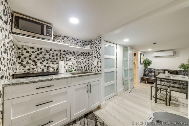 Building Photo - 3609 SW 58th Ave