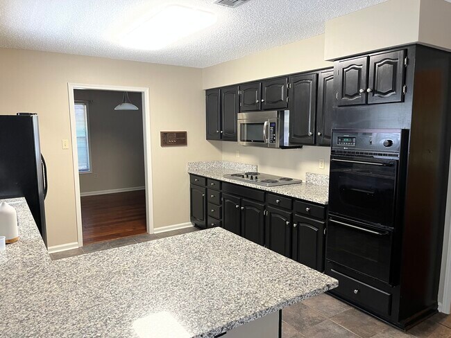 Building Photo - 2608 Cottonwood St
