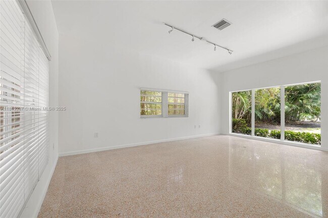 Foto del edificio - 564 Golden Beach Dr