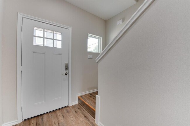 Foto del edificio - 8203 Woodlyn Rd