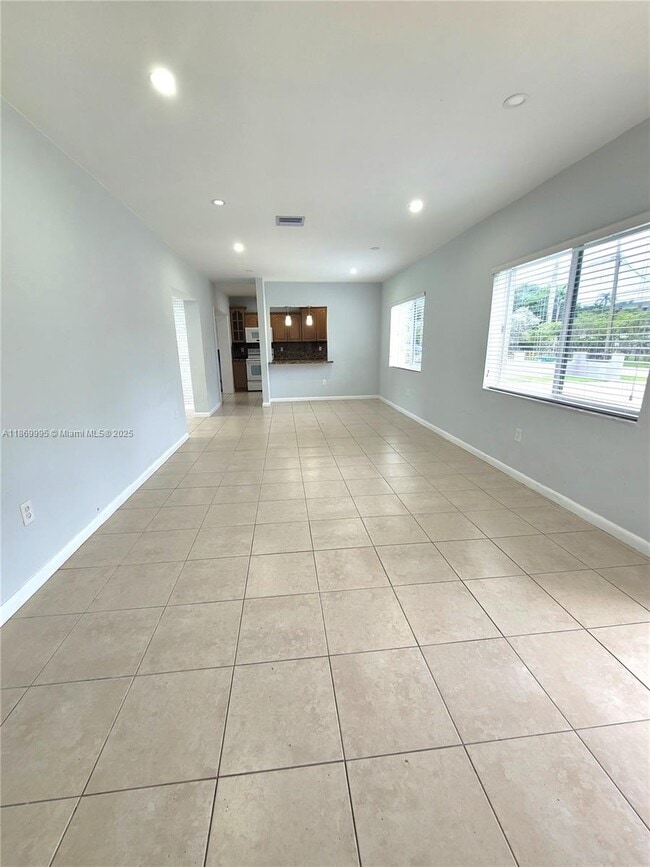 Foto del edificio - 8839 SW 28th St